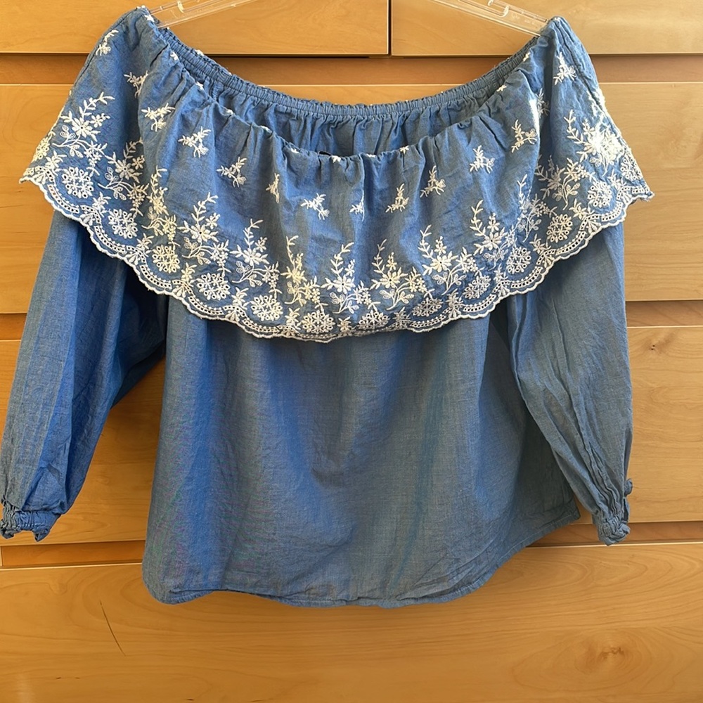 Francesca’s Isabel Floral Embroidered Blouse - Picture 5 of 8